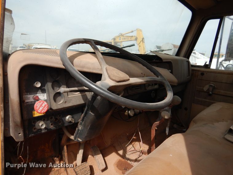 image for item DK4396 1982 International S1954  dump truck
