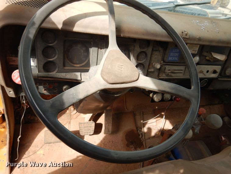 image for item DK4396 1982 International S1954  dump truck