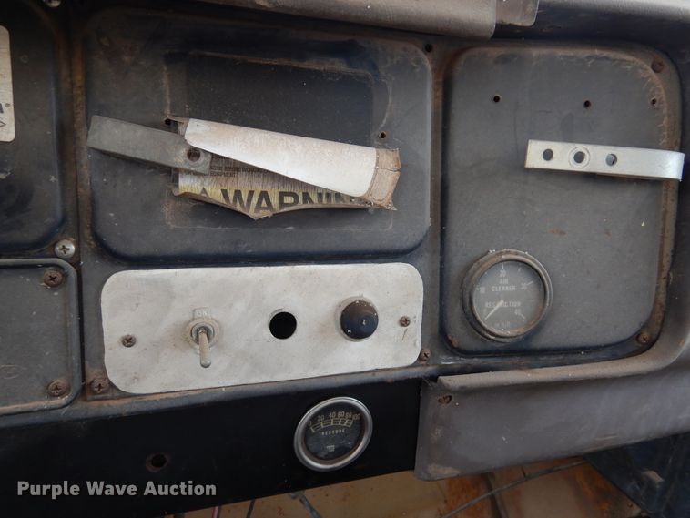 image for item DK4396 1982 International S1954  dump truck