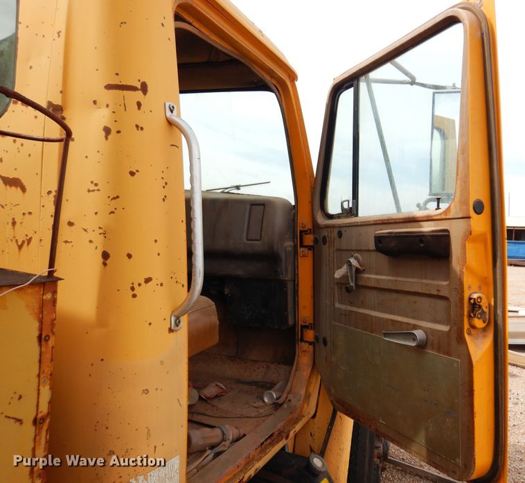 image for item DK4396 1982 International S1954  dump truck