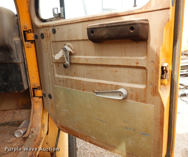image for item DK4396 1982 International S1954  dump truck