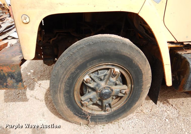 image for item DK4396 1982 International S1954  dump truck