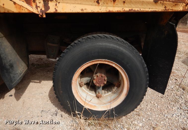 image for item DK4396 1982 International S1954  dump truck