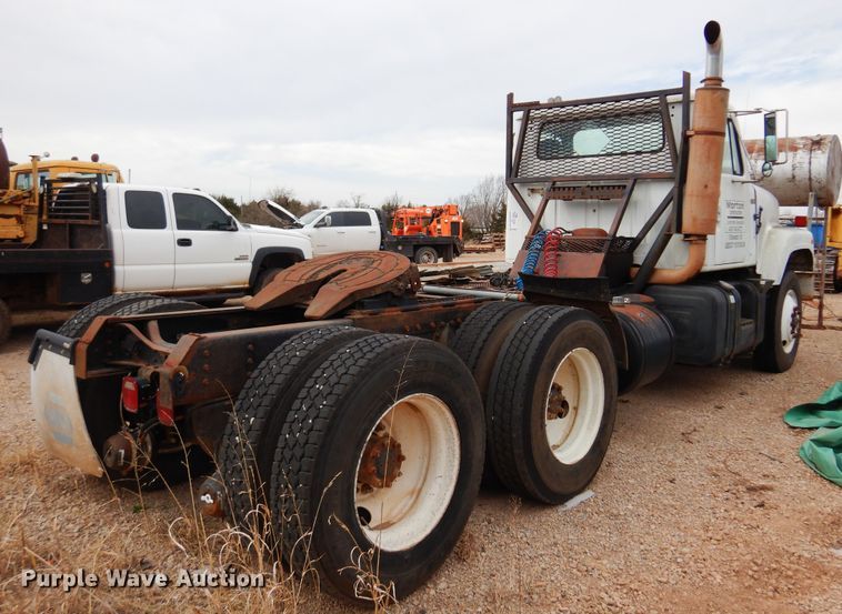 image for item DK4397 1985 International Navistar 2574  semi truck