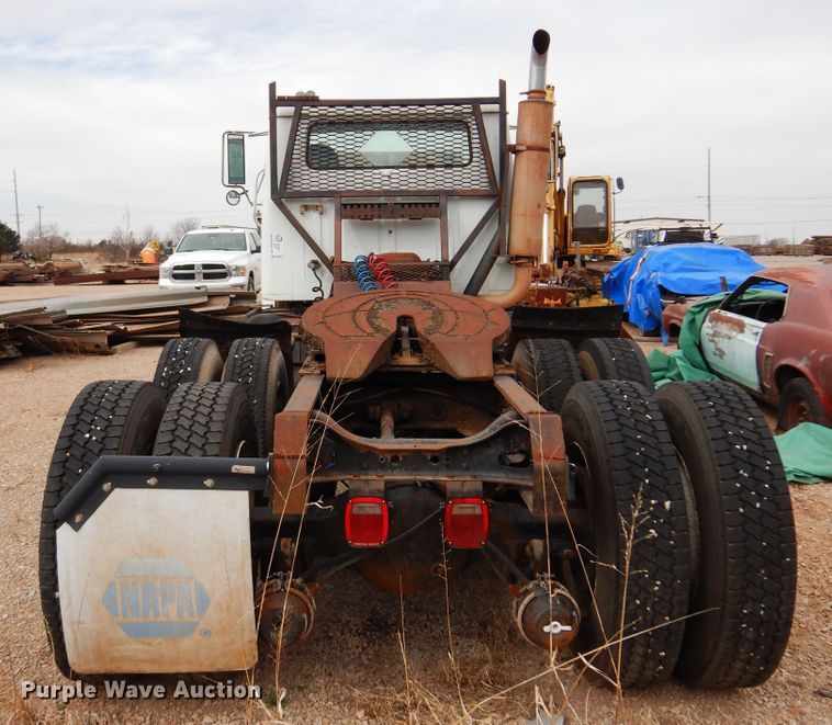 image for item DK4397 1985 International Navistar 2574  semi truck