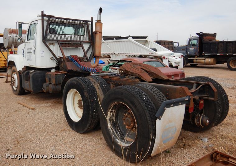 image for item DK4397 1985 International Navistar 2574  semi truck