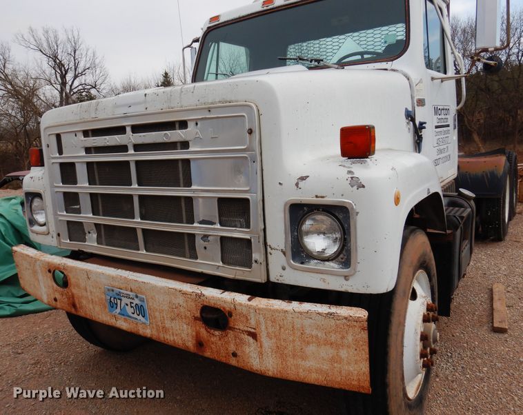 image for item DK4397 1985 International Navistar 2574  semi truck