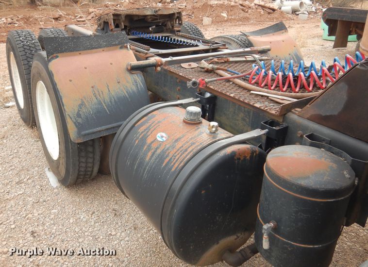 image for item DK4397 1985 International Navistar 2574  semi truck