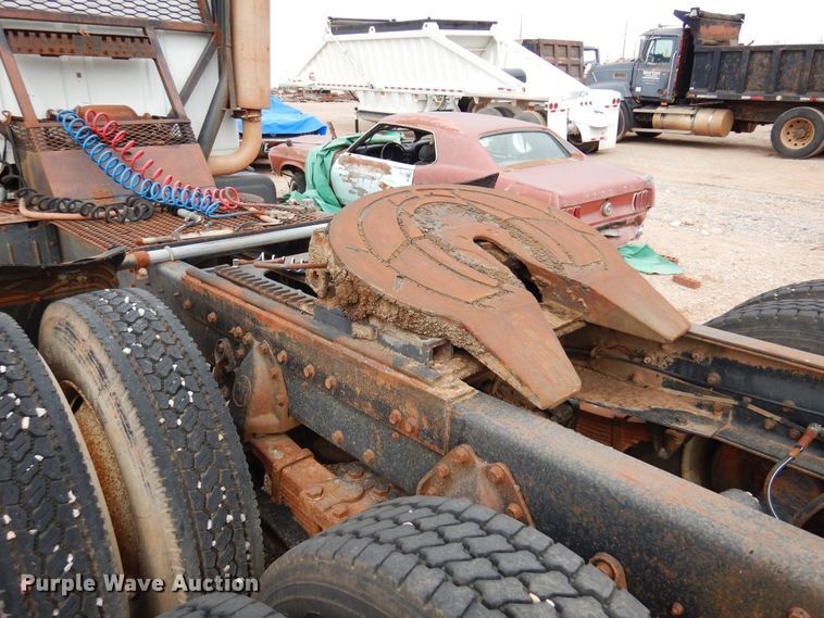 image for item DK4397 1985 International Navistar 2574  semi truck