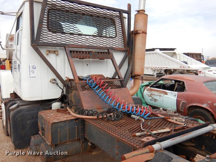 image for item DK4397 1985 International Navistar 2574  semi truck