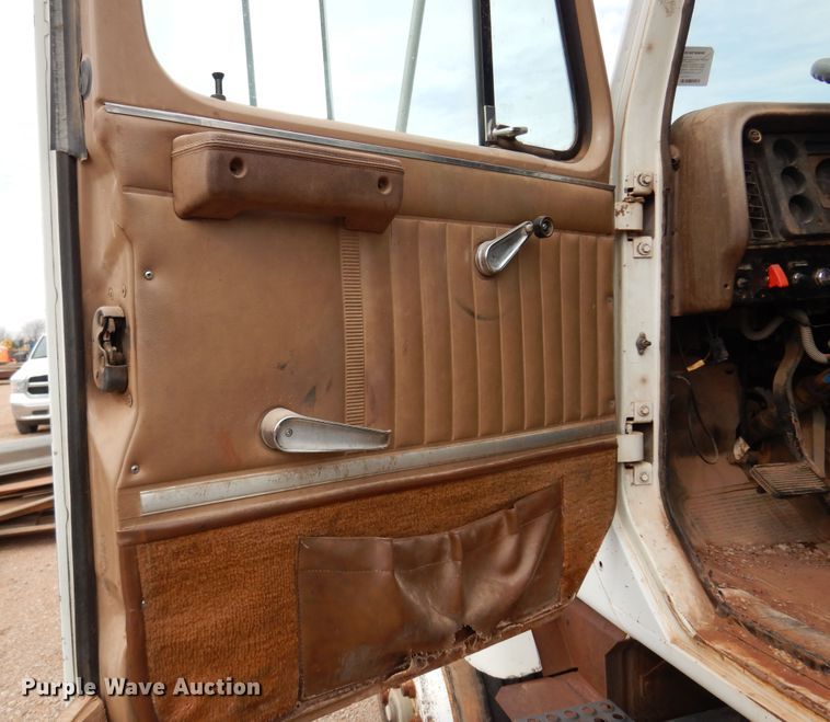 image for item DK4397 1985 International Navistar 2574  semi truck