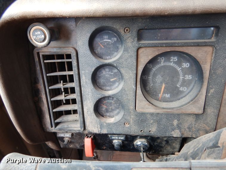 image for item DK4397 1985 International Navistar 2574  semi truck