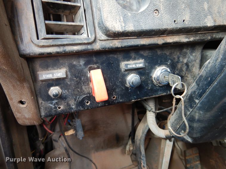 image for item DK4397 1985 International Navistar 2574  semi truck