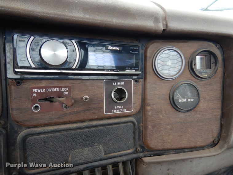 image for item DK4397 1985 International Navistar 2574  semi truck