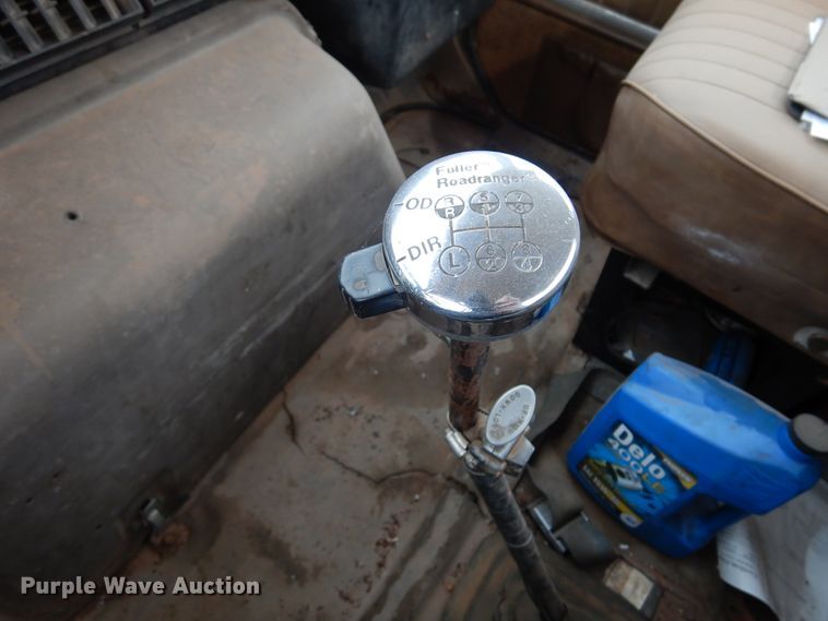 image for item DK4397 1985 International Navistar 2574  semi truck