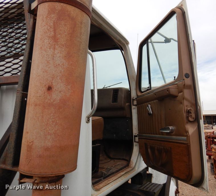 image for item DK4397 1985 International Navistar 2574  semi truck