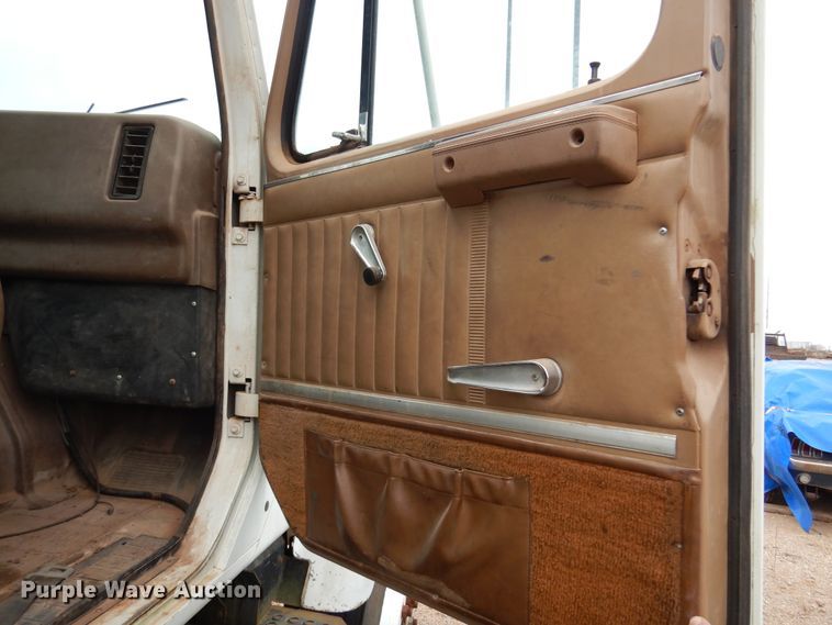 image for item DK4397 1985 International Navistar 2574  semi truck