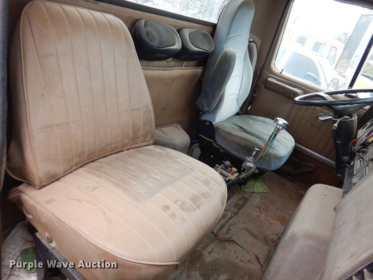 image for item DK4397 1985 International Navistar 2574  semi truck