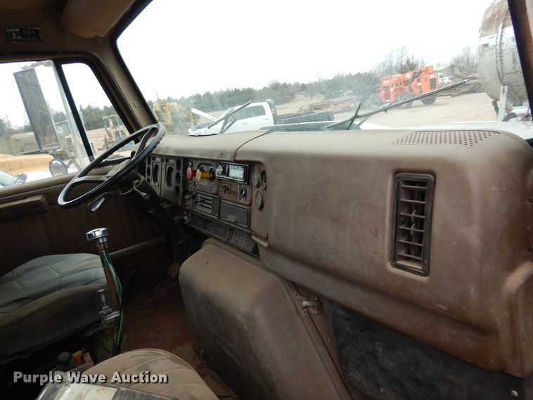 image for item DK4397 1985 International Navistar 2574  semi truck