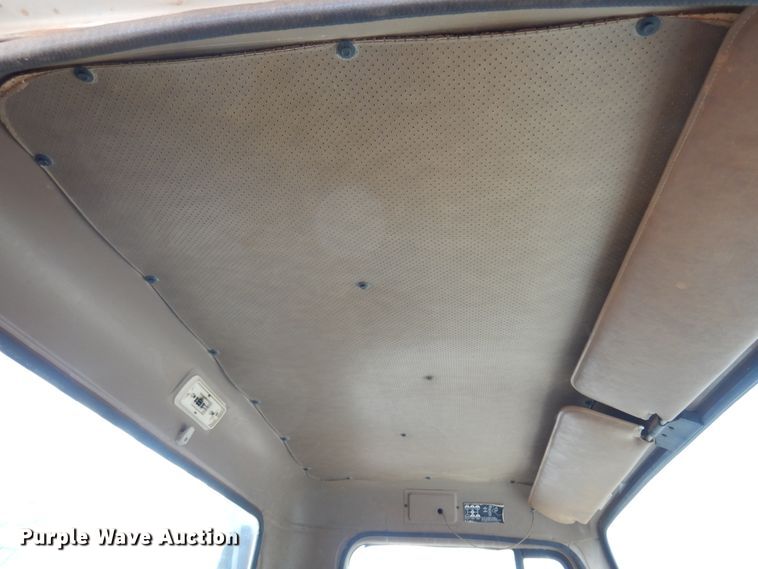 image for item DK4397 1985 International Navistar 2574  semi truck