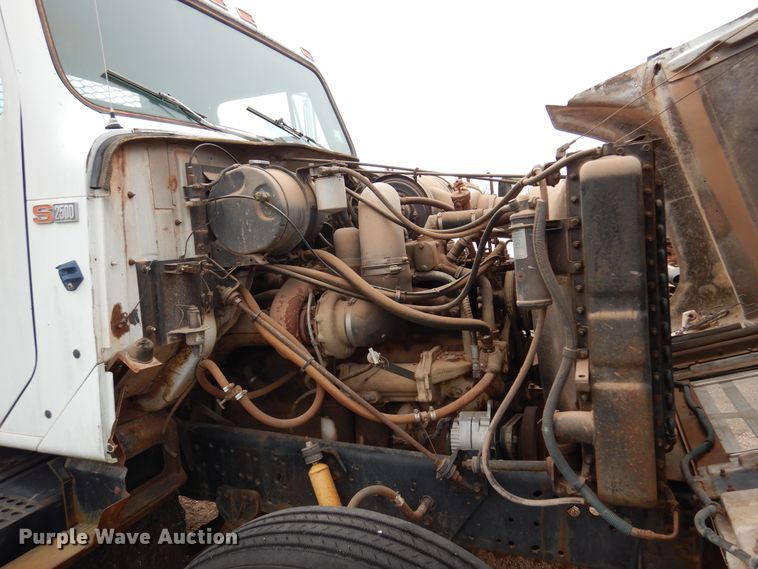 image for item DK4397 1985 International Navistar 2574  semi truck