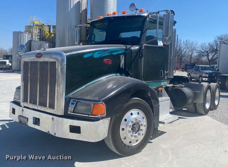 image for item DM3997 2006 Peterbilt 385  semi truck