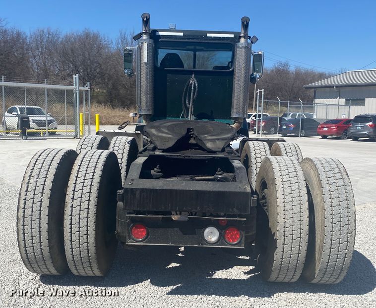 image for item DM3997 2006 Peterbilt 385  semi truck