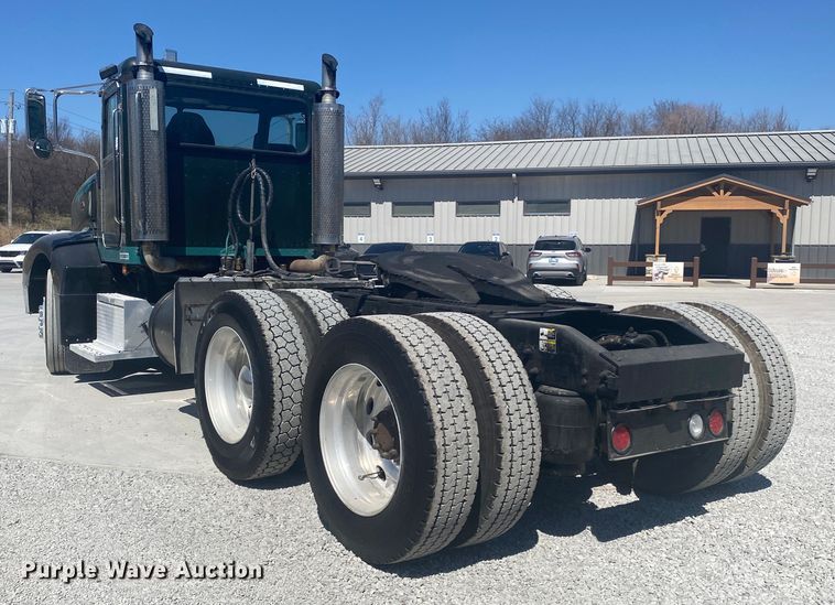 image for item DM3997 2006 Peterbilt 385  semi truck