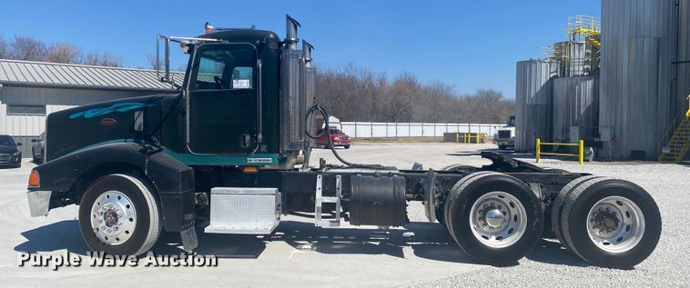 image for item DM3997 2006 Peterbilt 385  semi truck