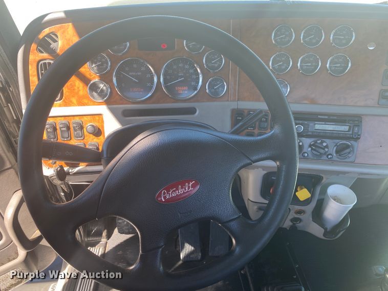 image for item DM3997 2006 Peterbilt 385  semi truck