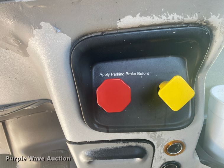 image for item DM3997 2006 Peterbilt 385  semi truck