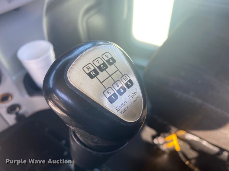 image for item DM3997 2006 Peterbilt 385  semi truck