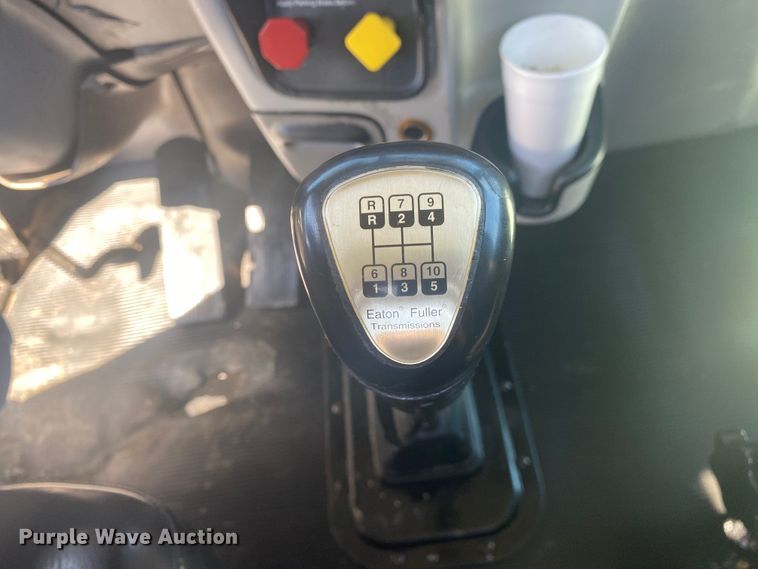 image for item DM3997 2006 Peterbilt 385  semi truck