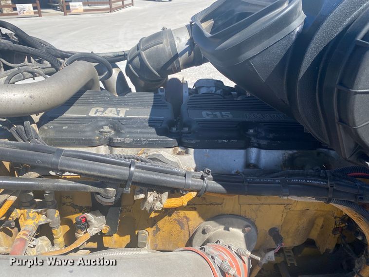 image for item DM3997 2006 Peterbilt 385  semi truck