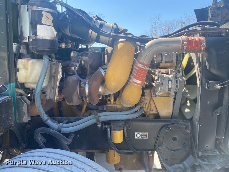 image for item DM3997 2006 Peterbilt 385  semi truck