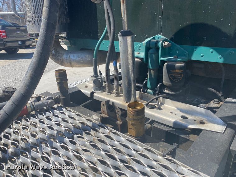 image for item DM3997 2006 Peterbilt 385  semi truck