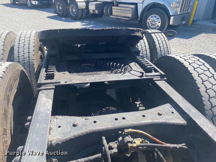 image for item DM3997 2006 Peterbilt 385  semi truck