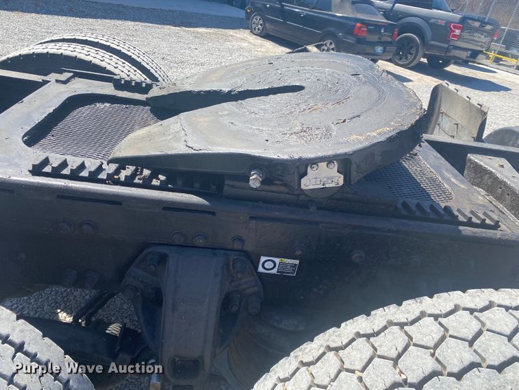 image for item DM3997 2006 Peterbilt 385  semi truck