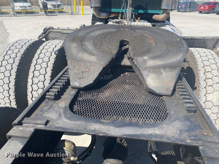 image for item DM3997 2006 Peterbilt 385  semi truck