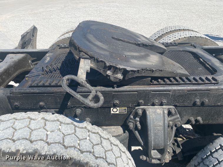 image for item DM3997 2006 Peterbilt 385  semi truck