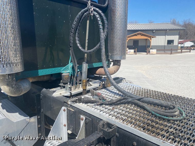 image for item DM3997 2006 Peterbilt 385  semi truck