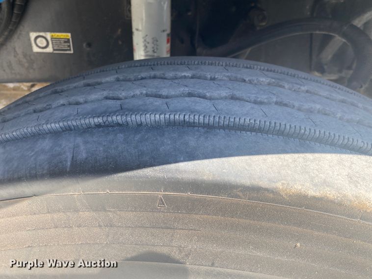 image for item DM3997 2006 Peterbilt 385  semi truck