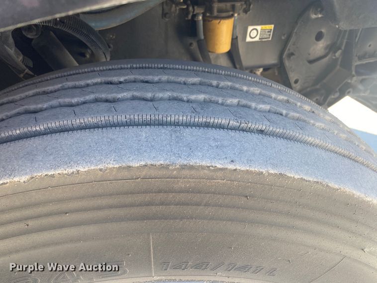 image for item DM3997 2006 Peterbilt 385  semi truck