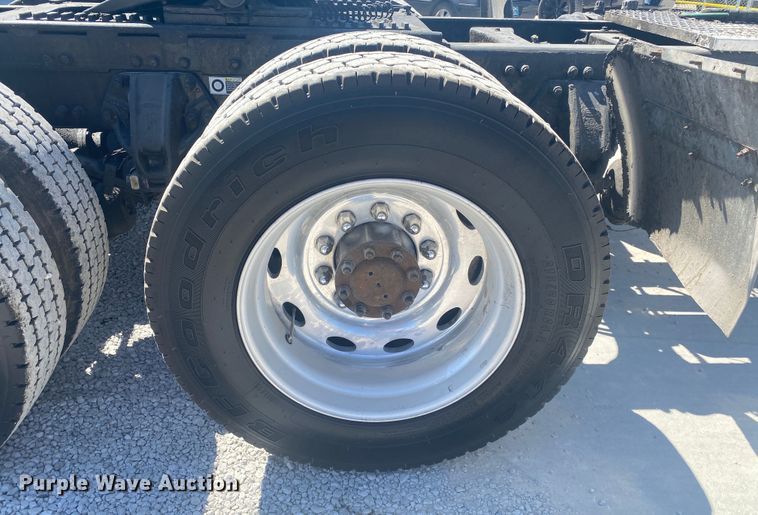 image for item DM3997 2006 Peterbilt 385  semi truck