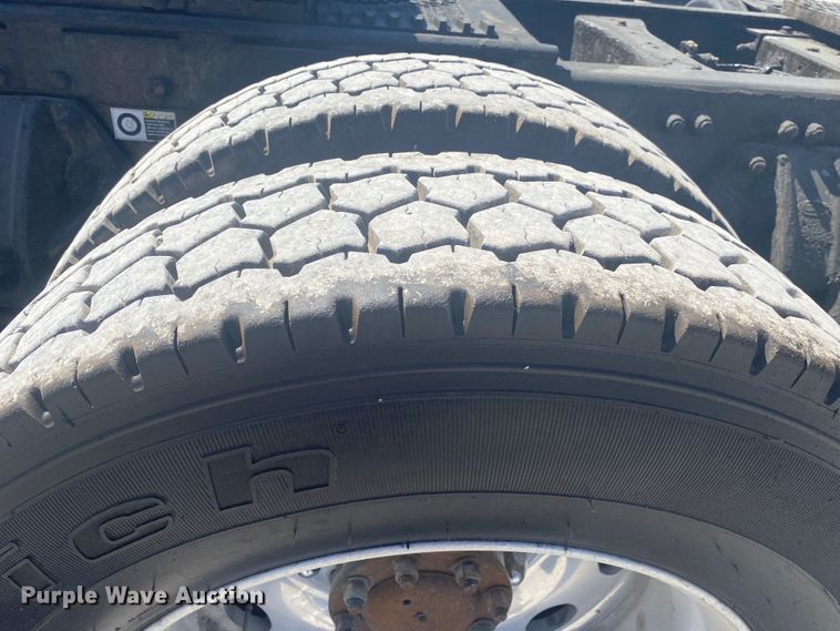 image for item DM3997 2006 Peterbilt 385  semi truck