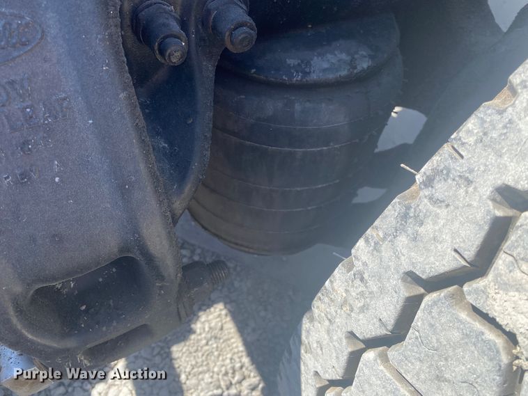 image for item DM3997 2006 Peterbilt 385  semi truck