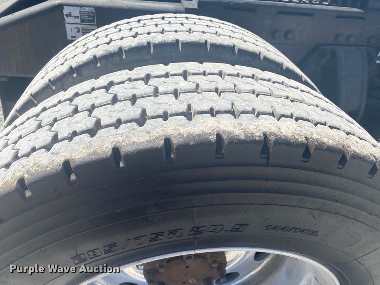 image for item DM3997 2006 Peterbilt 385  semi truck