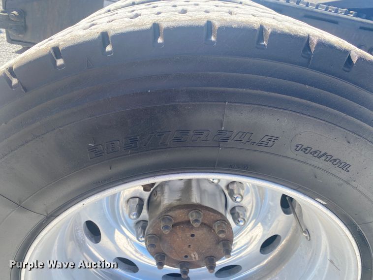 image for item DM3997 2006 Peterbilt 385  semi truck