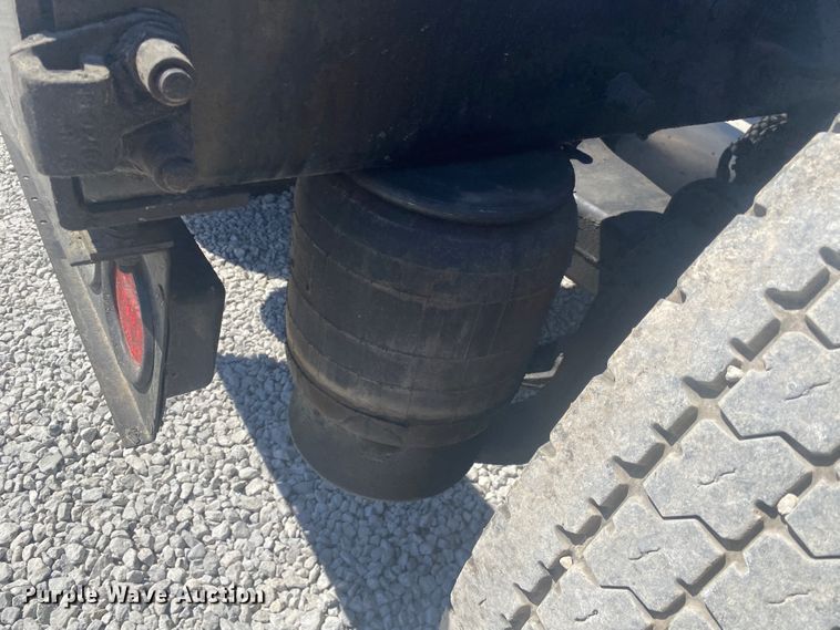 image for item DM3997 2006 Peterbilt 385  semi truck