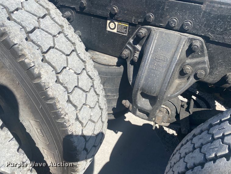 image for item DM3997 2006 Peterbilt 385  semi truck